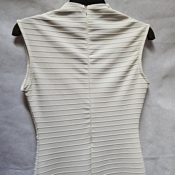 Love by Chesley Off White Deep Neck Textured Pencil Dress Size M - Picture 4 of 6